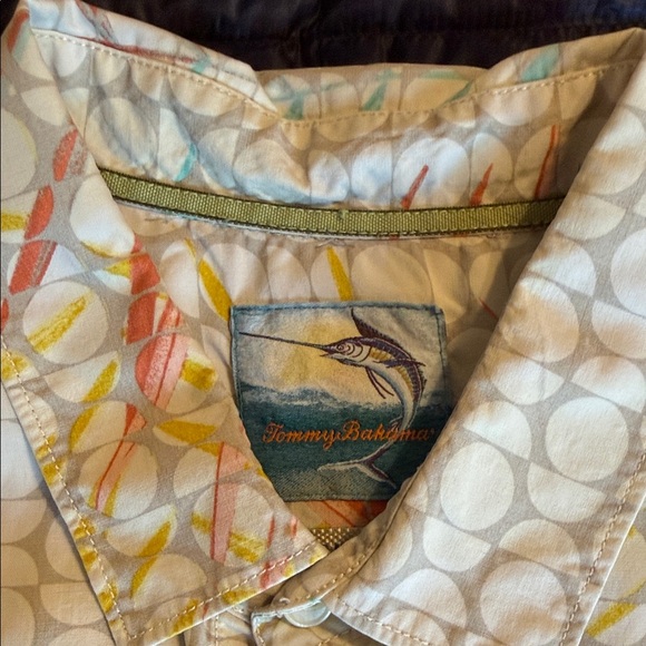 Tommy Bahama Cream Shirt with Multicolor Leaf Pattern 100% SILK - Picture 2 of 10